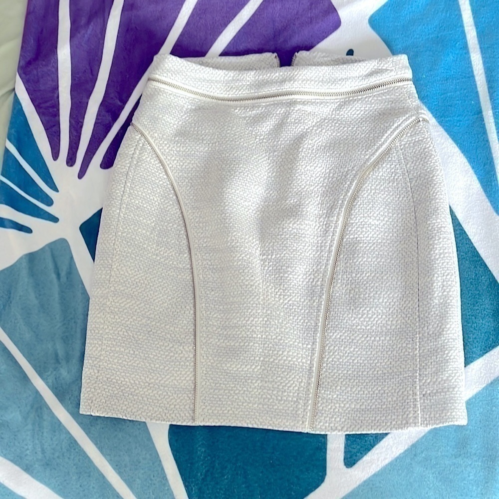 New Bebe Skirt Lined w Gold Zipper Accents